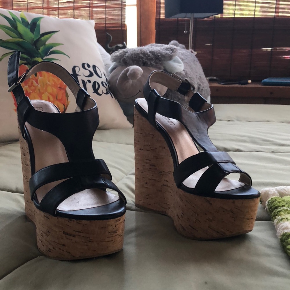 Shoes - Picture 2 of 3